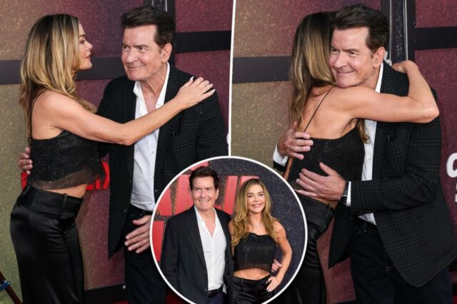 Denise Richards, ex-marido Charlie Sheen abraçando-o na primeira aparição conjunta do tapete vermelho em 20 anos

