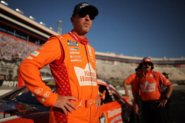 Denny Hamlin Group Charge adiou: JGR Os membros da equipe atacaram com suspensão de duas raças 

