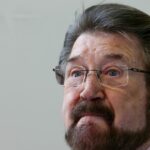 Derryn Hinch na vida, morte e por que ele odeia o apelido de 'manchete humano'
