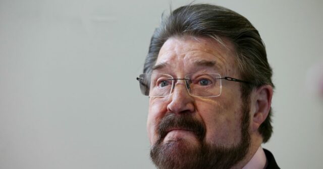 Derryn Hinch na vida, morte e por que ele odeia o apelido de 'manchete humano'


