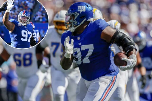Dexter Lawrence retorna uma interceptação durante o jogo Giants-Chargers em 28 de setembro de 2025. 