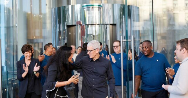 Diretores da Apple comemoram a Apple iPhone 17, Apple iPhone Air e Extra na quinta loja de métodos 

