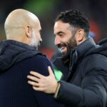 O gerente da cidade de Manchester, Pep Guardiola, e o treinador do Manchester United, Ruben Amorim, antes da partida da Premier League entre o Manchester City e o Manchester United no Etihad Stadium em 2024 em Manchester.