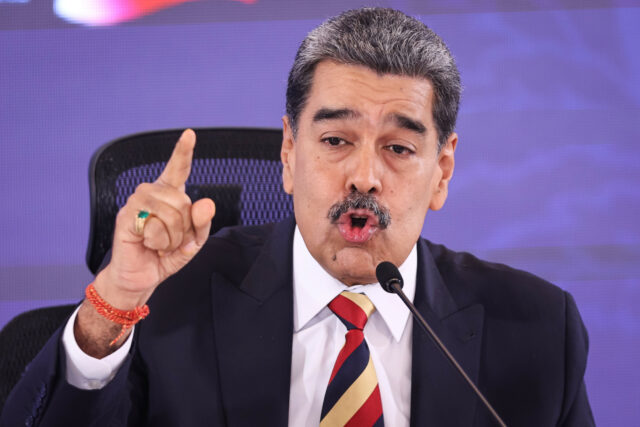 Donald Trump em Maduro sendo expulso da Venezuela: 'Veremos' 


