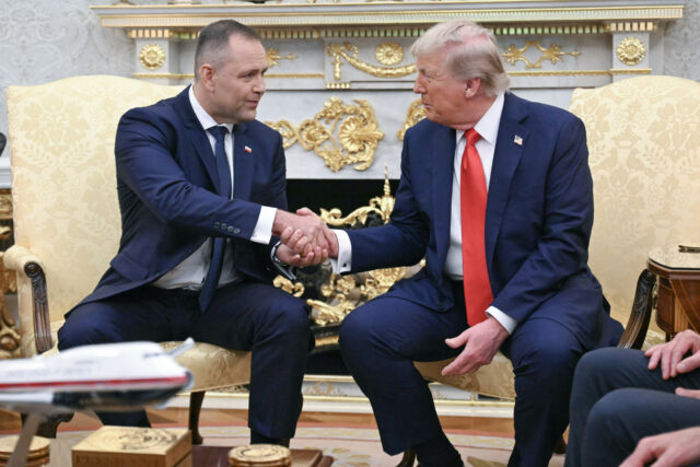 Donald Trump provoca soldados extras dos Estados Unidos para a Otan Aliada na fronteira com a Rússia 

