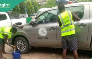 Drama como trabalhadores de padaria condenados por roubar cinco pães de pão em Lagos, tendência de fotos Drama como trabalhadores de padaria condenados por roubar cinco pães de pão em Lagos, tendência de fotos