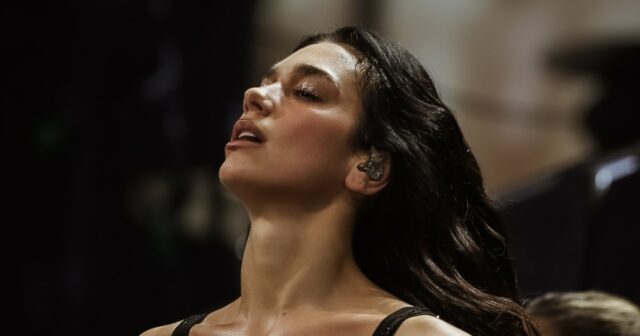 Toda vez que o co-presidente da Gala Met Dua matou um tapete vermelho 2023 Met Gala