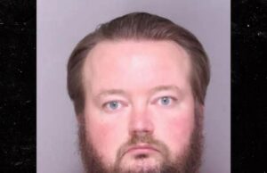 Educador detido após o Spray de peido envia alunos para o DOC, desencadeia US $ 55 mil em problemas Alexander Paul Robertson Lewis caneca Swipe