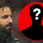 Ruben Amorim olha durante a partida da Premier League entre o Manchester United e o Chelsea em Old Trafford em 2025 em Manchester, Inglaterra.