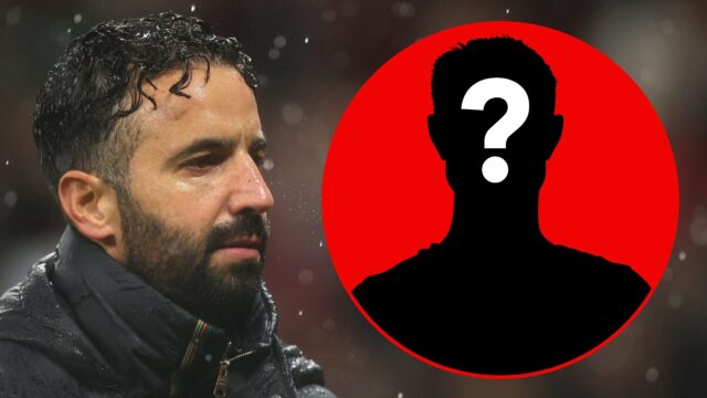 Ruben Amorim olha durante a partida da Premier League entre o Manchester United e o Chelsea em Old Trafford em 2025 em Manchester, Inglaterra.