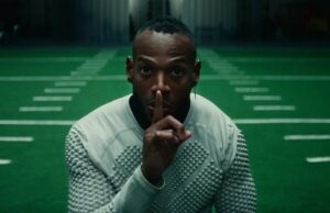 ‘Ele’ depoimento: Marlon Wayans traz seu jogo A para chato e previsível pró-Football Scary 'Ele' depoimento: Marlon Wayans traz seu jogo A para chato e previsível pró-Football Scary