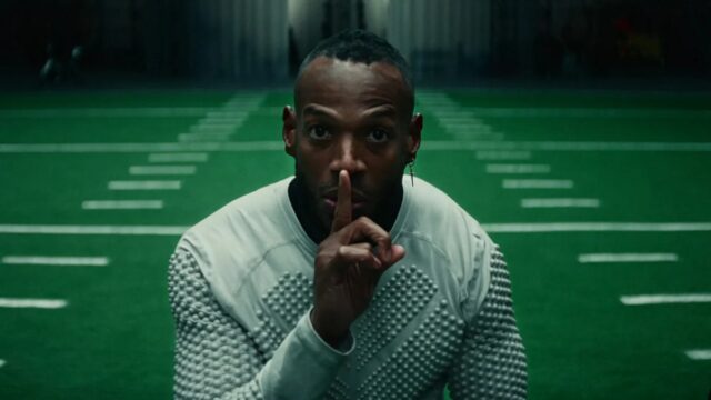 'Ele' depoimento: Marlon Wayans traz seu jogo A para chato e previsível pró-Football Scary 

