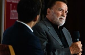 Ele está de volta! Schwarzenegger pretende acabar com a gerrymandering mais uma vez no estado de ouro Ele está de volta! Schwarzenegger pretende acabar com a gerrymandering mais uma vez no estado de ouro