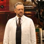 Emmys 2025 hospedeiro Nate Bargatze explode CBS como a “rede para pessoas brancas” no esboço inspirado em SNL pateta