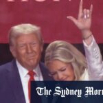 Envoltos, incluindo o presidente dos EUA, Donald Trump se reúne para Charlie Kirk Memorial