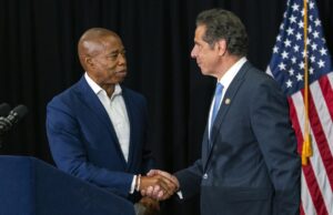 Eric Adams está prestes a desistir? Foto de: NDZ/STAR MAX/IPX 2022 23/06/22 O prefeito Eric Adams durante uma conferência de imprensa na prefeitura em resposta à decisão da Suprema Corte dos Estados Unidos derrubando restrições ocultas do estado de Nova York em 23 de junho de 2022 em Nova York.