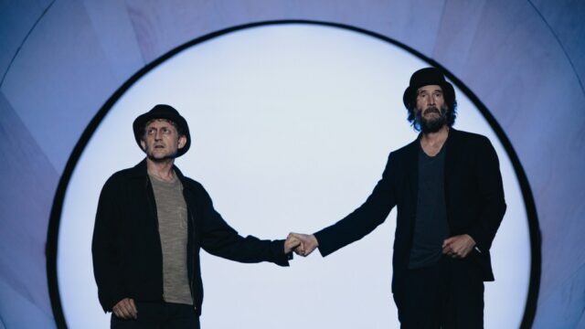 'Esperando por Godot' depoimento: Keanu Reeves e Alex Wintertime trazem um Planetário mais frio para este videogame Broadway Waiting 

