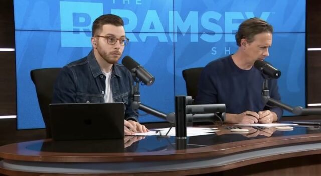 Essa mulher de Nova York recebeu um financiamento de US $ 35 mil para sua namorada- depois disso eles se separaram. Os hosts do programa Ramsey descrevem que possui a dívida financeira 

