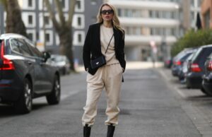 Esses conjuntos de tarefas de duas peças são feitos para lisonjear mulheres com mais de 40 anos-de US $ 15 vestir