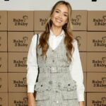 Esta roupa de Tweed de US $ 41 parece tão comparável ao Preppy Select de Jessica Alba