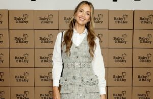 Esta roupa de Tweed de US $ 41 parece tão comparável ao Preppy Select de Jessica Alba Esta roupa de Tweed de US $ 41 parece tão comparável ao Preppy Select de Jessica Alba