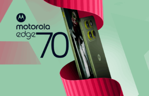 Eu certamente pegaria este telefone Motorola antes de um da Samsung ou da Apple Telefone de borda Grey Samsung Galaxy em fundo bege