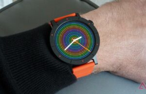 Eu tentei o CMF Watch Pro 3, e aqui está por que estou tão insatisfeito com isso O CMF Watch 3 Pro em uma mesa