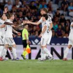Alvaro Fernandez interpreta um passe para o Real Madrid.