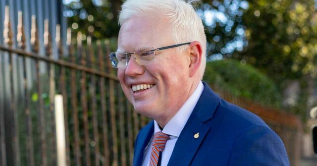 MP independente de NSW Gareth Ward, fora da corte.