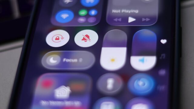 Exatamente como realocar a barra de pesquisa para o topo no iPhone 26 

