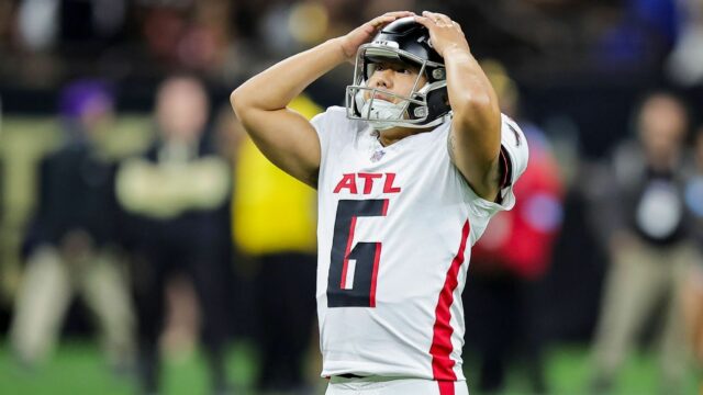 Falcons Bench Twist Koo depois de perder o FG vs. Bucs 

