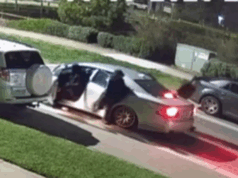 Família se sente forçada a se mover após tiros de grupo mascarado em casa Uma família aterrorizada diz que foi forçada a se mudar depois que um grupo mascarado disparou tiros em sua casa no sudoeste de Melbourne.