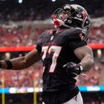 Houston Texans Running Back Woody Marks (27) celebra seu touchdown.