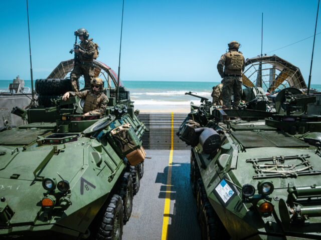 Fase das Forças dos Estados Unidos Fase "realistas" no Caribe no meio da Venezuela Tensions 

