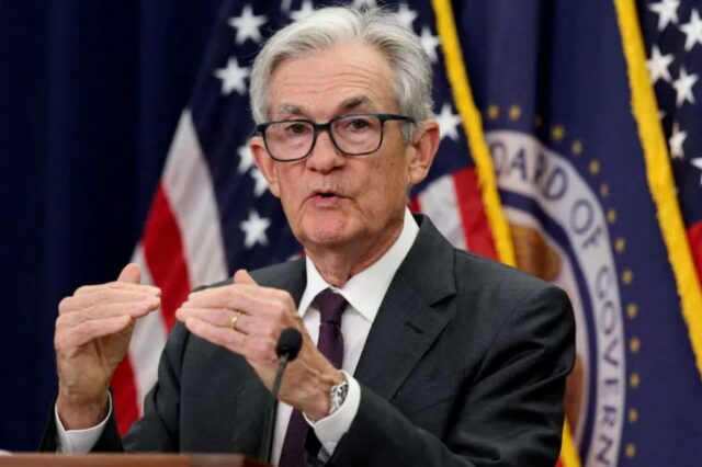 Jerome Powell em uma conferência de imprensa.