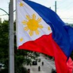 Flag das Filipinas em exibição em Manila / Em uma audiência acalorada no Senado das Filipinas na terça-feira, o Comitê de Jogos e Diversões emitiu uma Ordem de Causa do Show contra a Meta por não enviar representantes para uma investigação crítica sobre o surgimento de jogos de azar on-line ilegais em plataformas de mídia social.