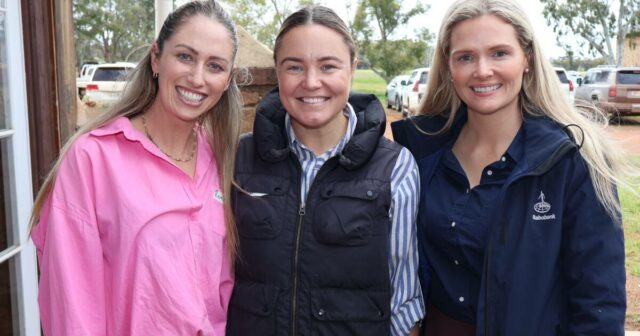 Fotos: Mulheres rurais alcançam e fazem perguntas no dia de campo pré-colheita

