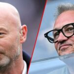 A Alan Shearer, lenda da Premier League, durante a partida da Premier League entre o Newcastle United e o Manchester United no St James 'Park em 2025 em Newcastle, em Tyne, Inglaterra.