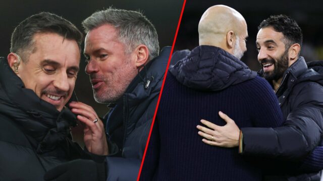 Os especialistas em Sky Sports, Gary Neville e Jamie Carragher, durante a partida da Premier League entre Nottingham Forest e Tottenham Hotspur no City Ground em 2023 em Nottingham, Inglaterra.