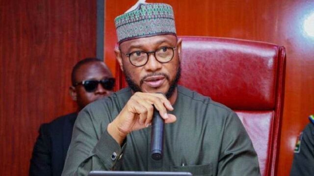 Governador de Zamfara sob fogo depois de admitir que conhece os locais dos bandidos, mas não pode agir

