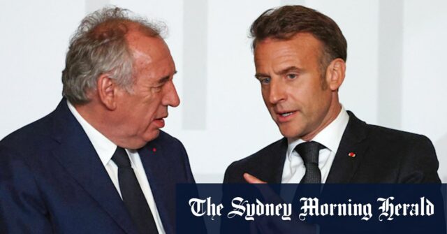 Bayrou perdeu o voto em 364 para 194.