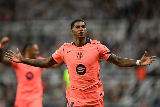 Marcus Rashford comemora a pontuação para Barcelona vs Newcastle.