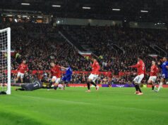 Guy Utd Ace afirma que o primeiro tempo vs Chelsea foi mais difícil para ele do que o segundo, ‘quando você não …’ Altay Bayindir e Harry Maguire, do Manchester United, comemoraram a vitória após a partida da Premier League entre o Manchester United e o Chelsea em Old Trafford em 20 de setembro de 2025