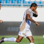 Há uma decisão controversa var, Dewa United Hajar Arema FC