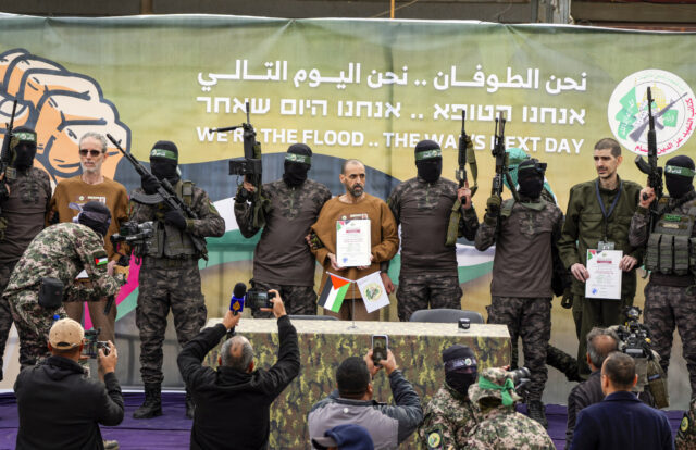 Hamas responde ao 'retorno de Trump em todos os reféns atualmente' 

