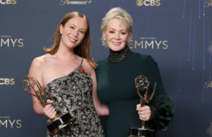 Hannah Einbinder afirma que os ‘hacks’ podem terminar com o período 5, levantando a hipótese de como isso pode terminar Hannah Einbinder afirma que os 'hacks' podem terminar com o período 5, levantando a hipótese de como isso pode terminar