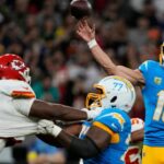 Herbert irradia como Chargers faz dos chefes da AFC West Sway no Brasil