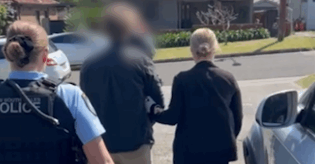 Homem, 18 anos, acusado de material de abuso infantil, ofensas de armas de fogo em Sydney

