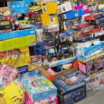 Várias caixas de brinquedos roubados, inclluendo Lego, apreendidos em uma casa de Adelaide.