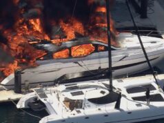 Iate de luxo com preço de vários milhões de dólares destruído no inferno Um iate de luxo com um preço nos multimilões foi destruído por um inferno furioso.
